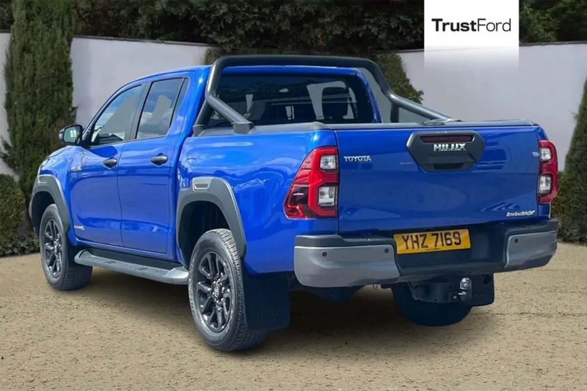 Toyota Hilux INVINCIBLE - Image 2