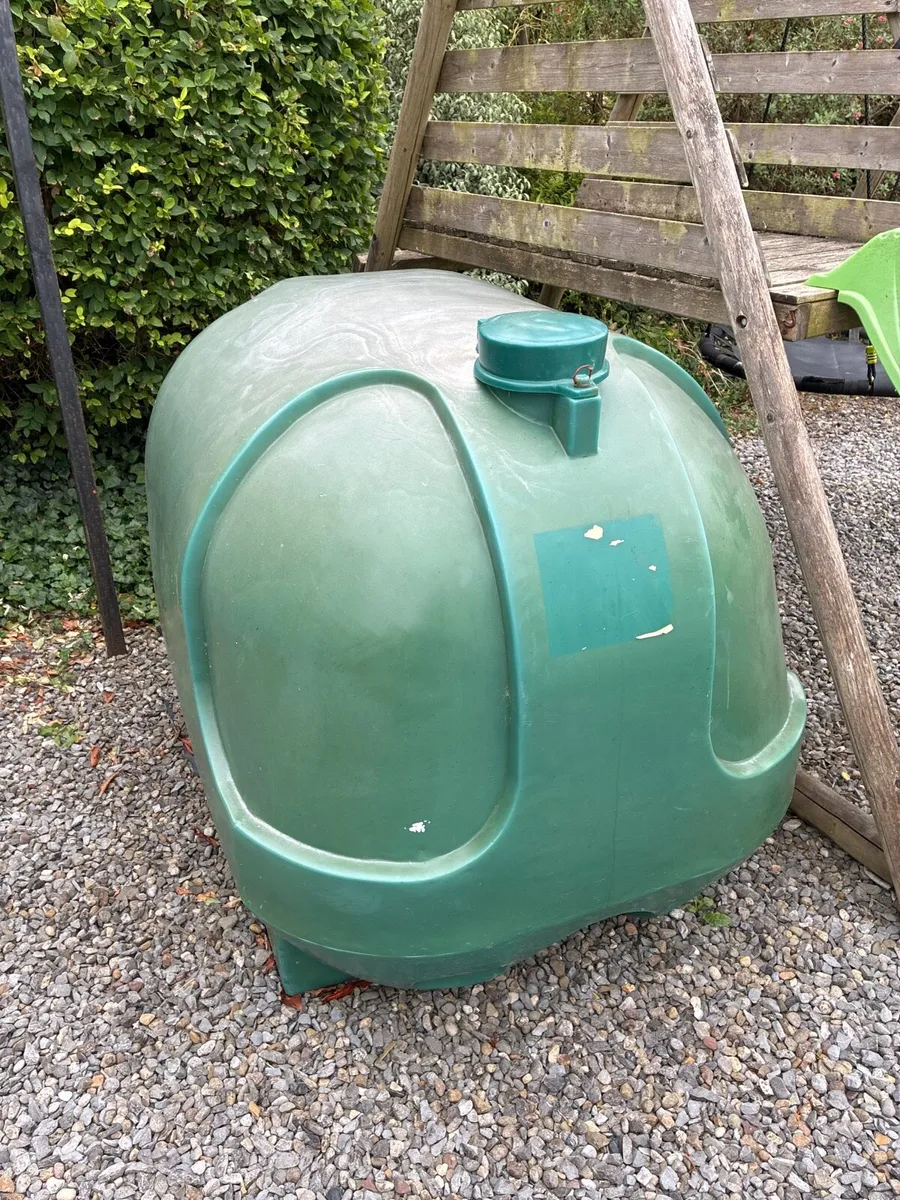 Oil tank - Image 1