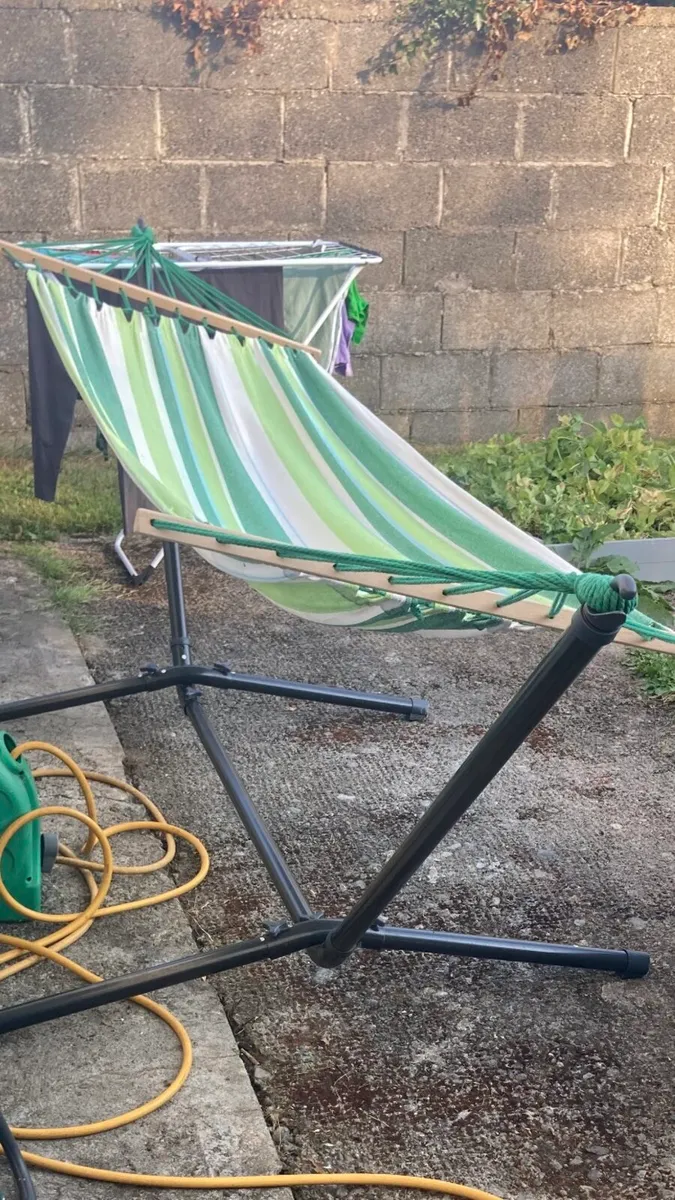 Easy to transport Hammock and Frame - Image 1