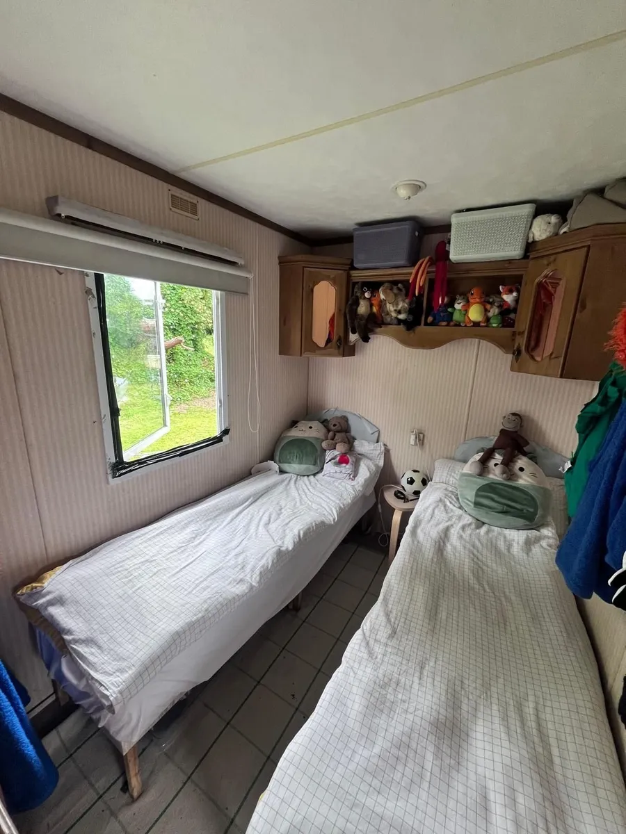 Three Bedroom Mobile Home - Bermuda 2000 - Image 3