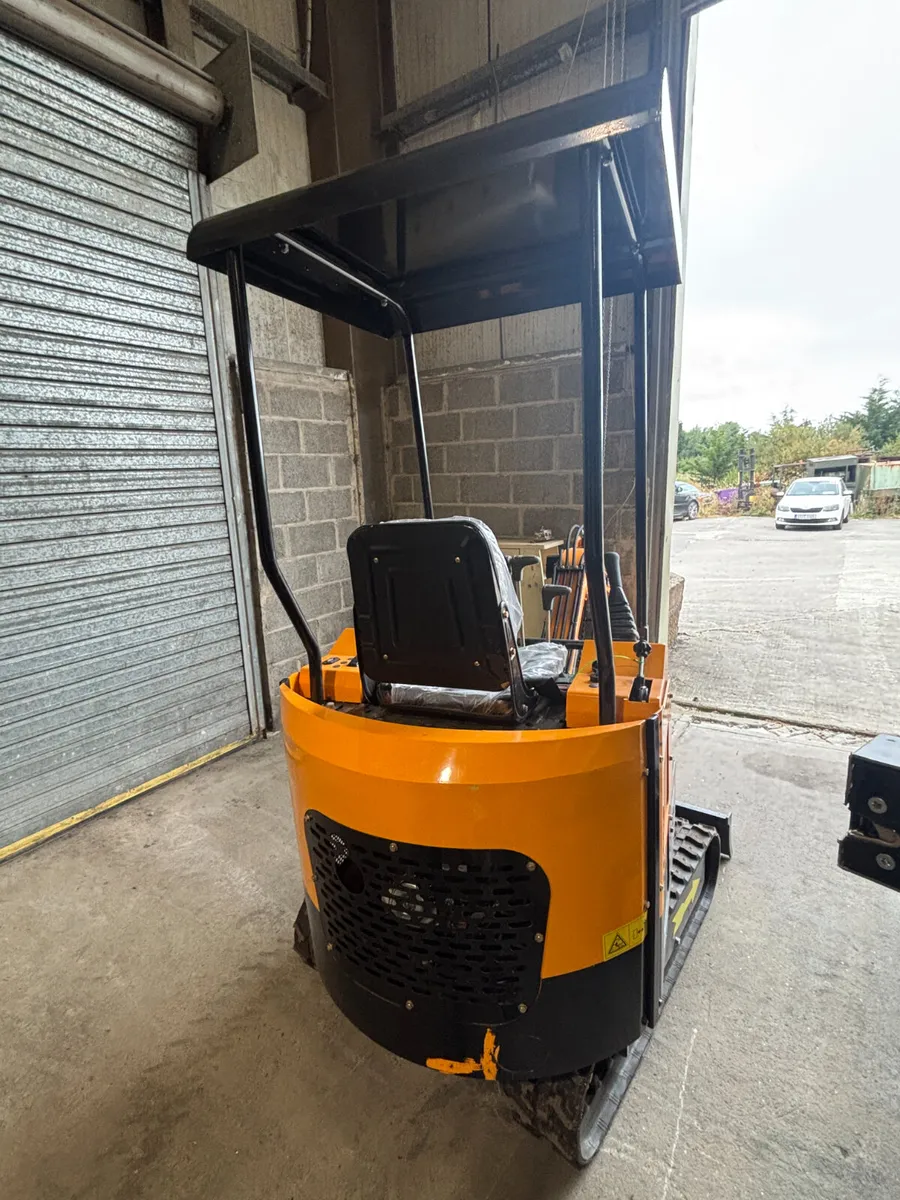 Miva VA15 mini Excavator - Image 3
