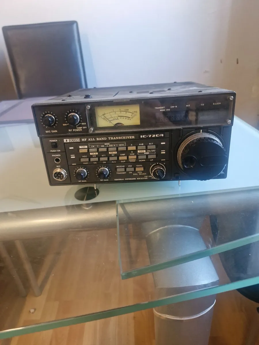 Yaesu ft -102. Icom 720A - Image 1