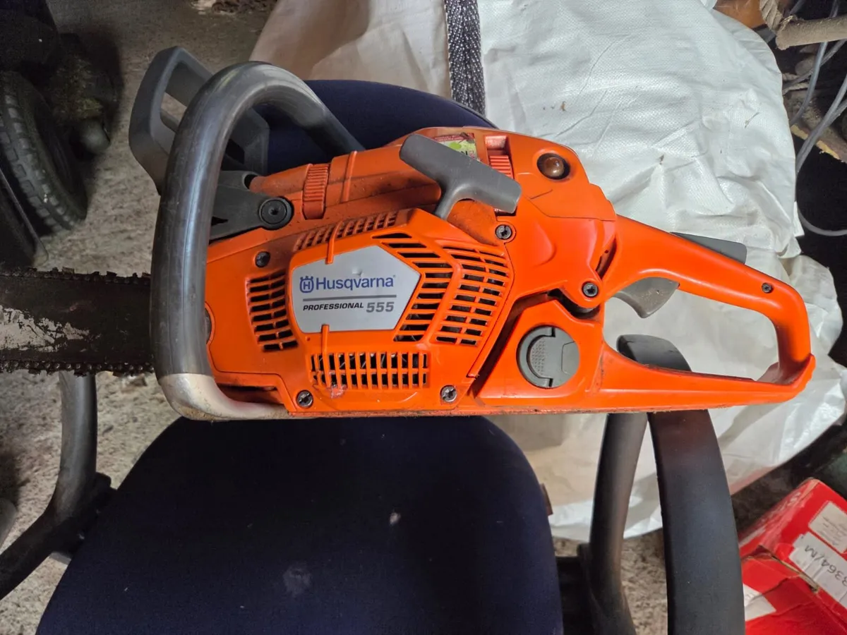 Chain saw - Image 1