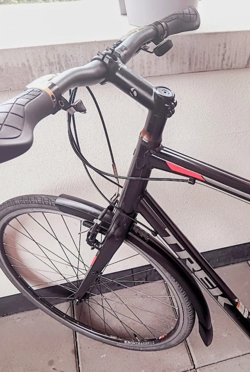 XL trek road bike in perfect condition - Image 3
