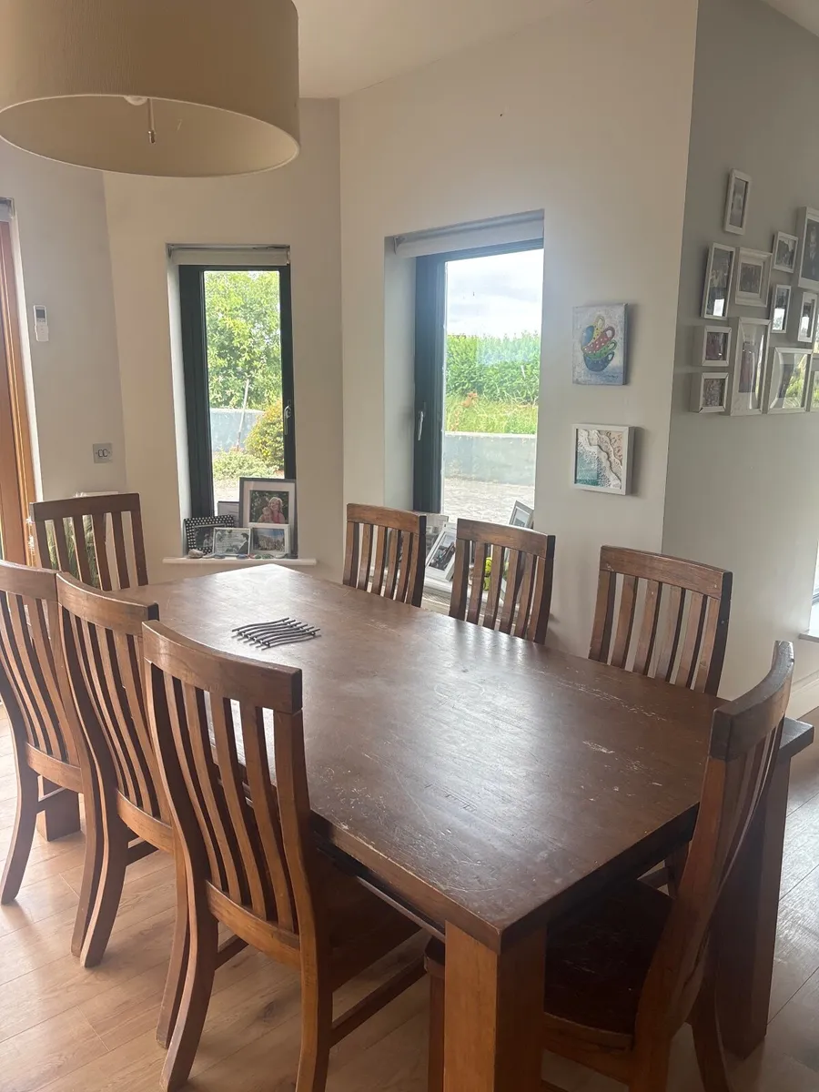 Dining table and 8 chairs - Image 1