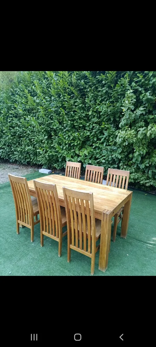 Table and chairs - Image 2