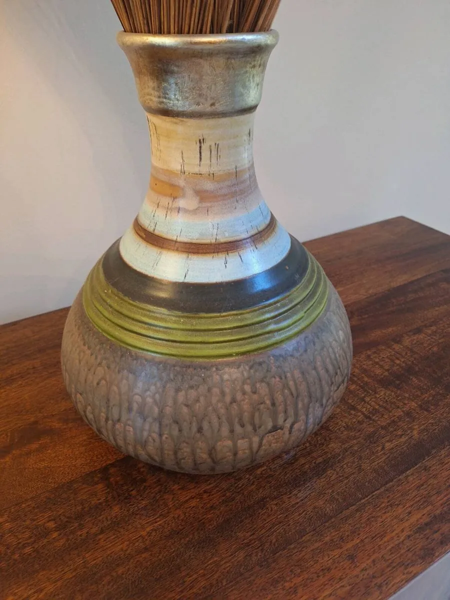 Lamp and Vase - Image 4