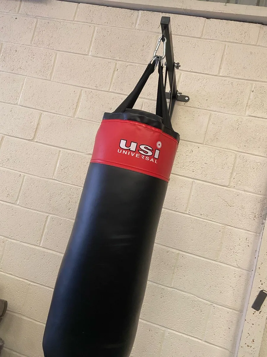 Boxing bag bracket pads and gloves - Image 1