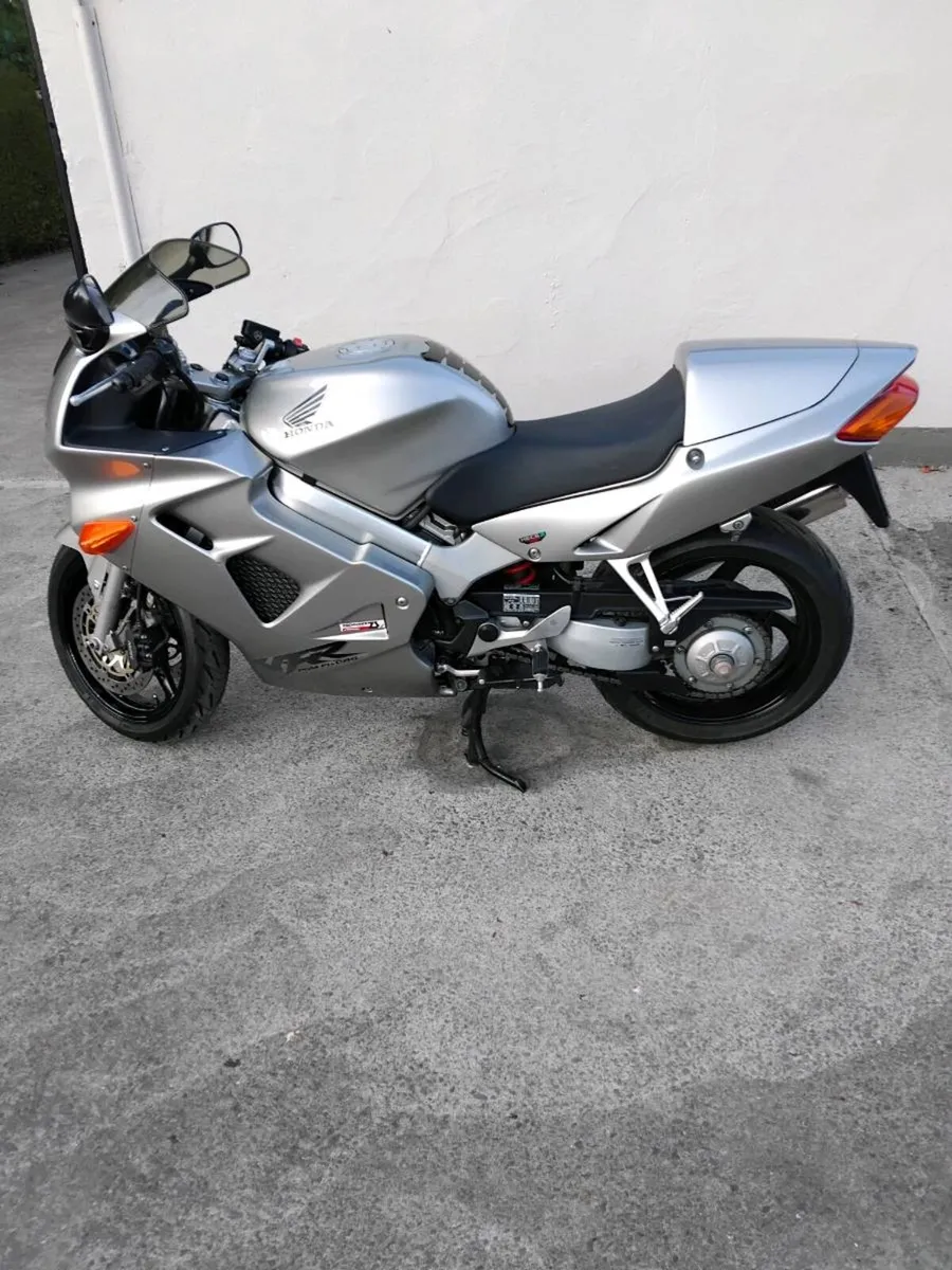 Honda vfr 800 - Image 2
