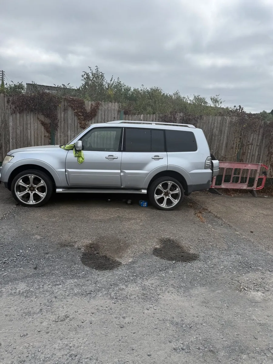 Pajero 3.2 - Image 1