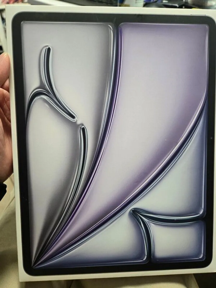 Apple iPad Air 13-Inch M2 like new  Shop warranty - Image 4