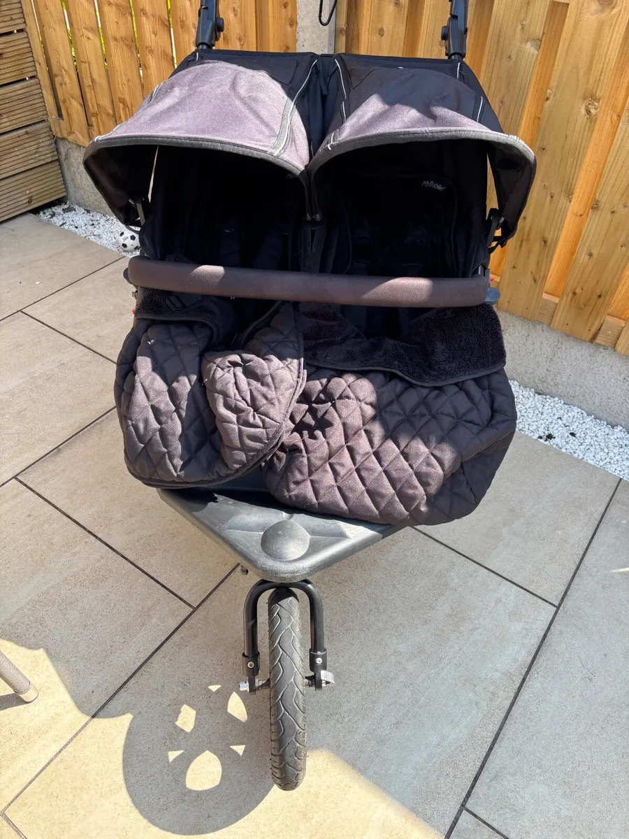 Out n about double buggy - Image 2