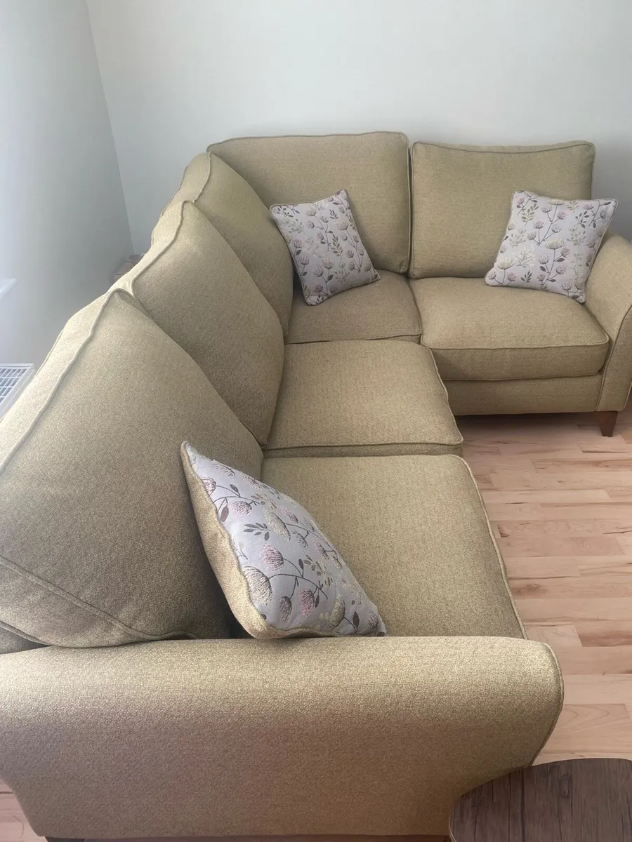L - shaped sofa - Image 1
