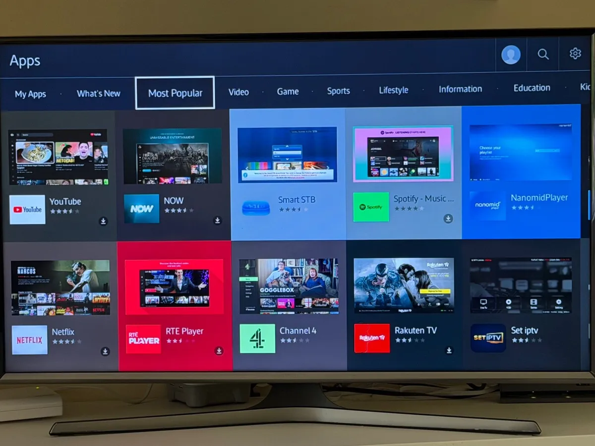 Samsung 32” Smart HDTV / Monitor - Image 4