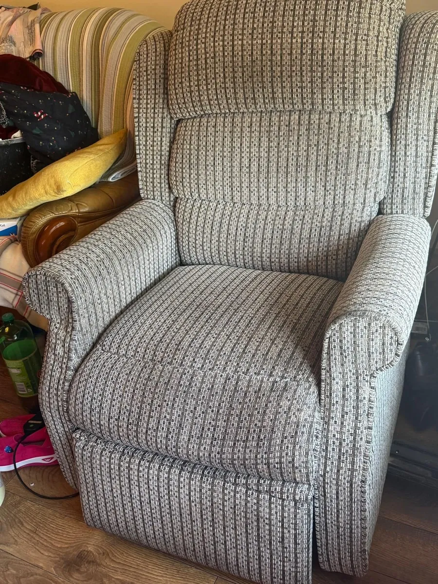 Power Lift and Rise Recliner - Image 2