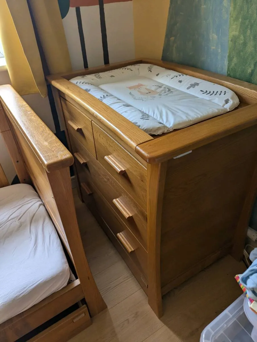 Cot bed and changing unit - Image 3