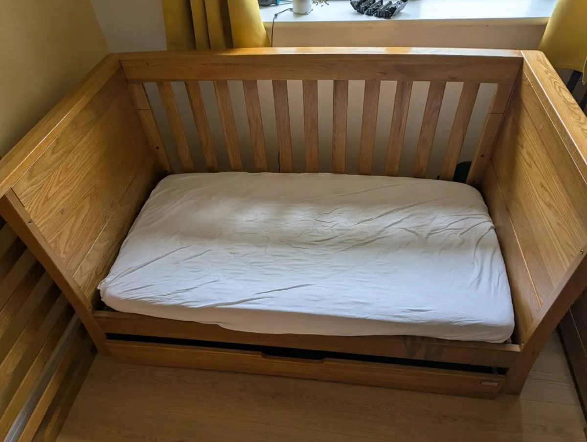 Cot bed and changing unit - Image 4