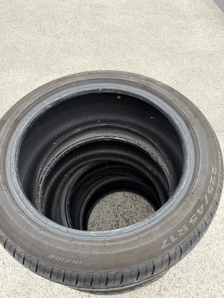 Tyres 225 45 17 - Image 1