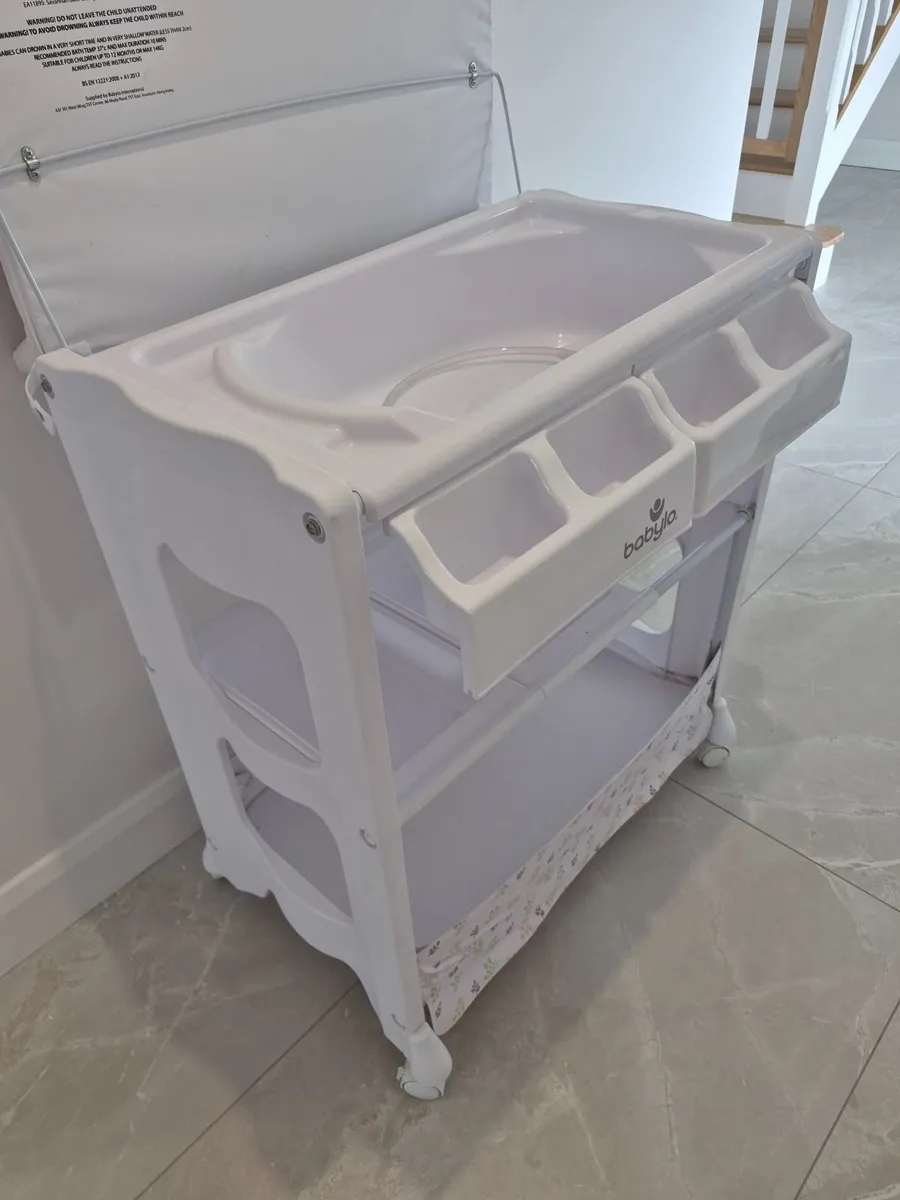 Baby changing table and bath unit - Image 2
