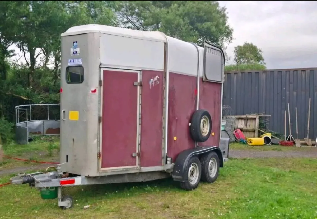 Ivory Williams 505 Horse Box - Image 1