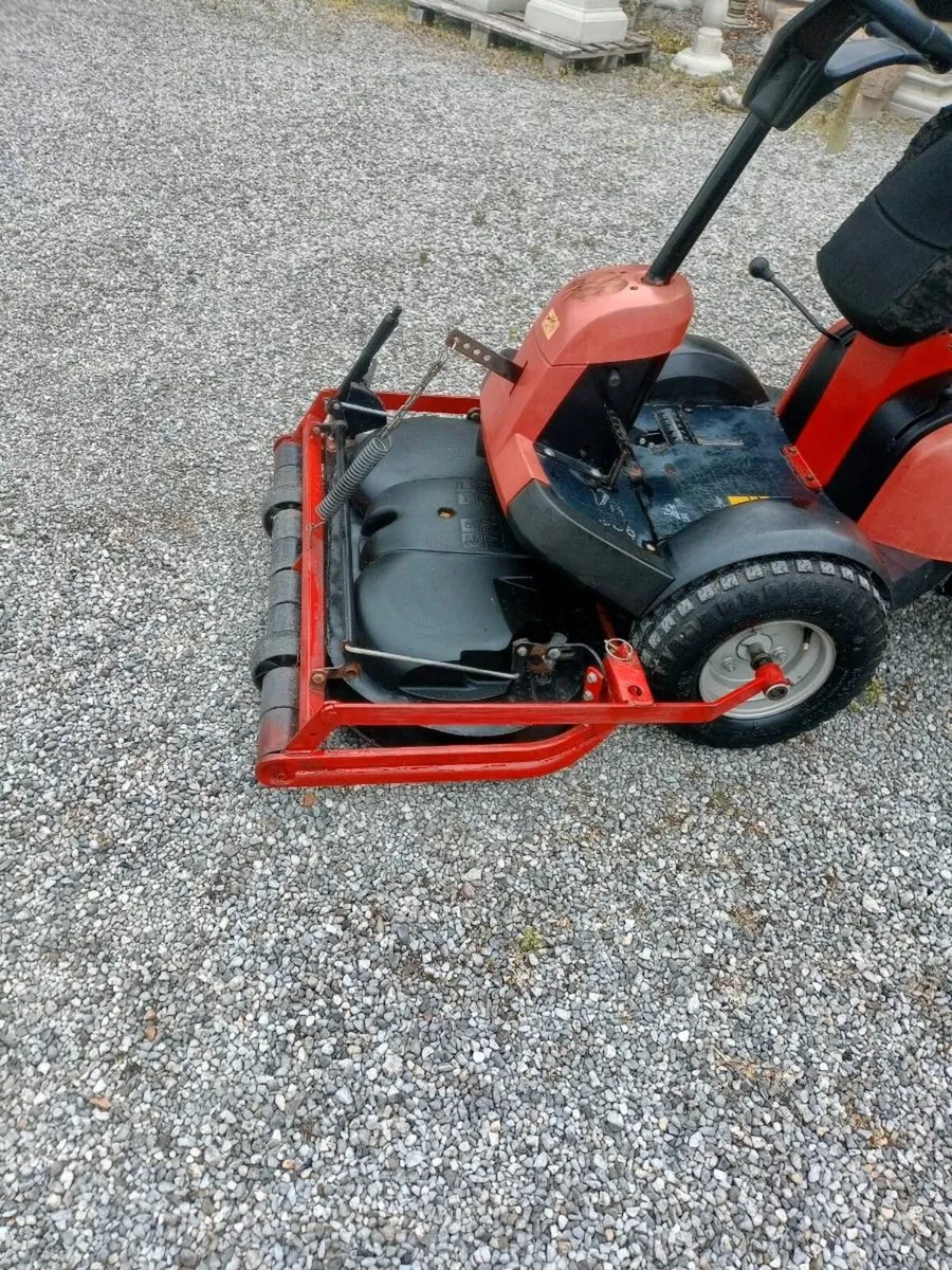 Briggs and Stratton engine ride on mower - Image 4