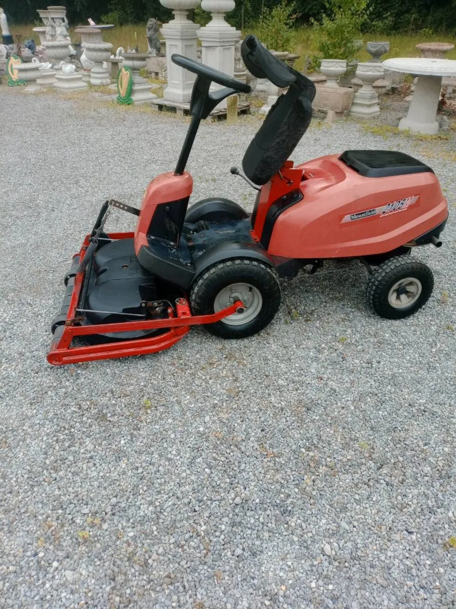Briggs and Stratton engine ride on mower - Image 3