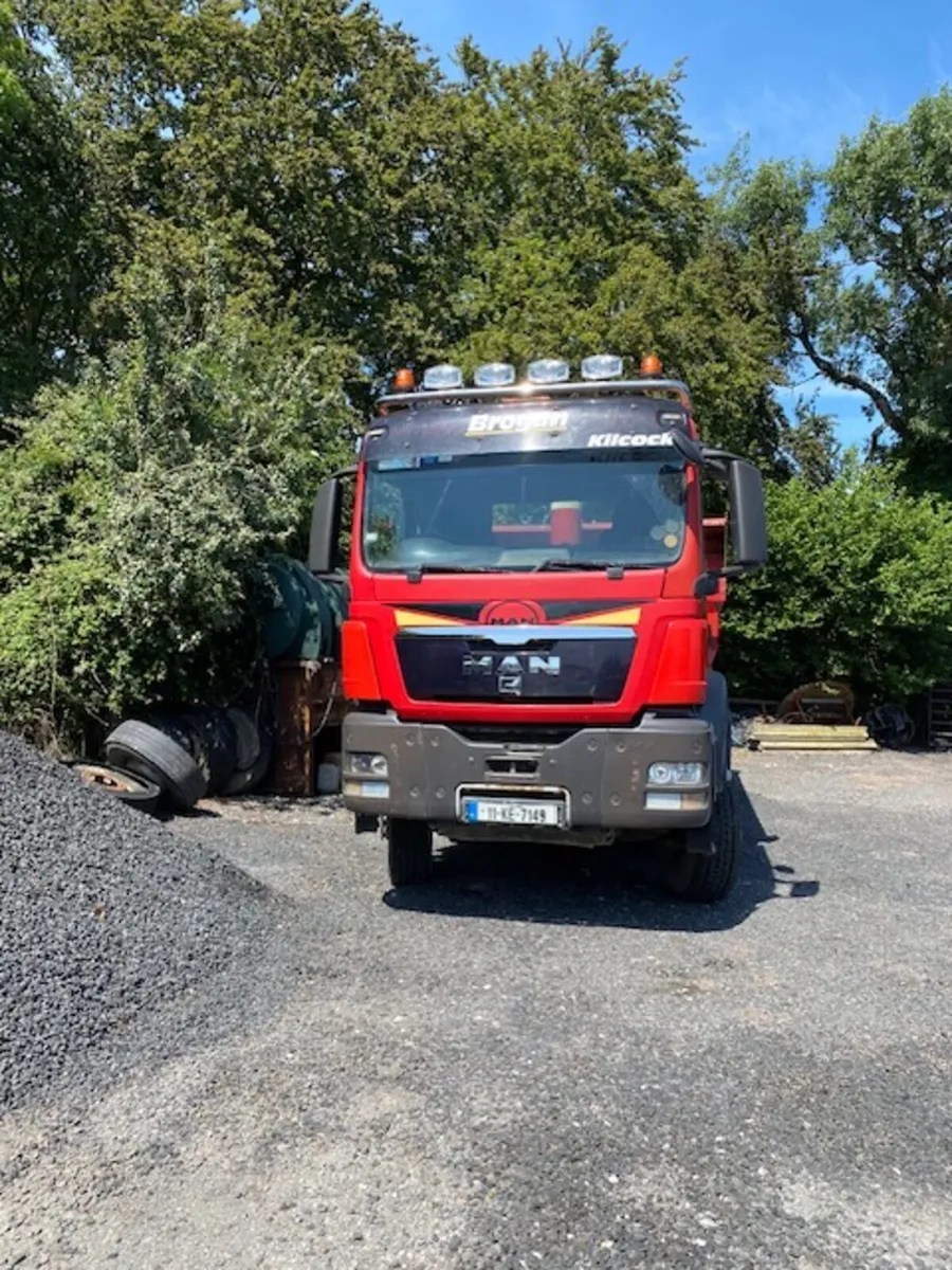 MAN TGS 35.400 8 x 4 Tipper Truck - Image 3