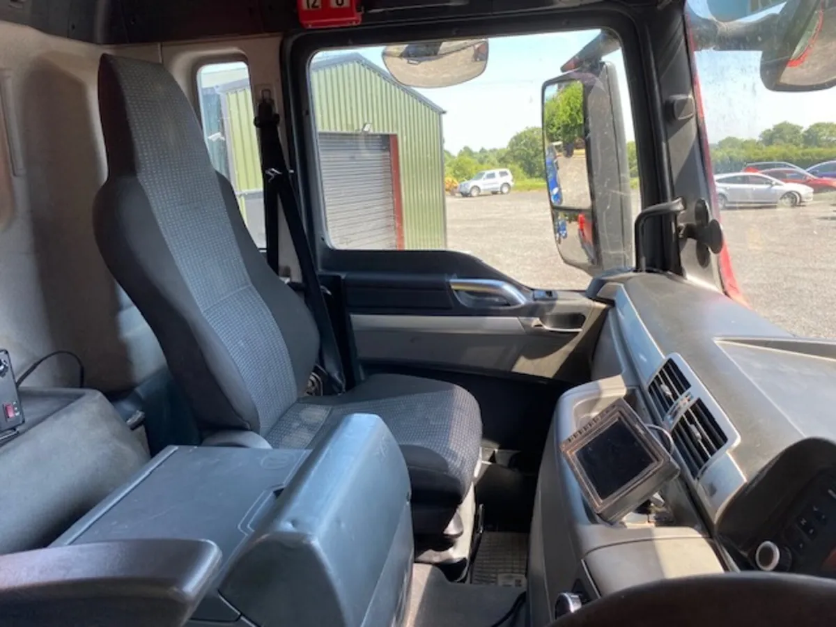 MAN TGS 35.400 8 x 4 Tipper Truck - Image 4