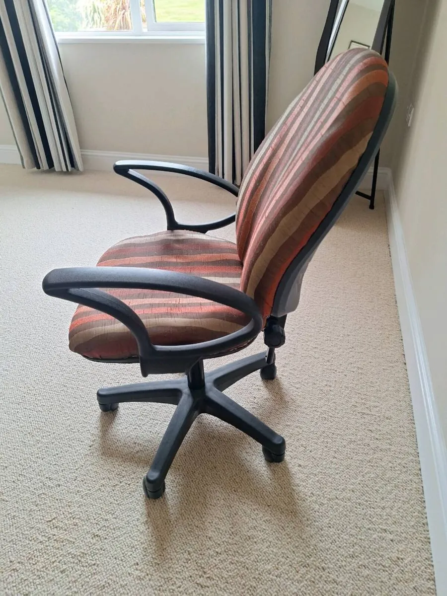 Free to take away: Office Chair - Image 3