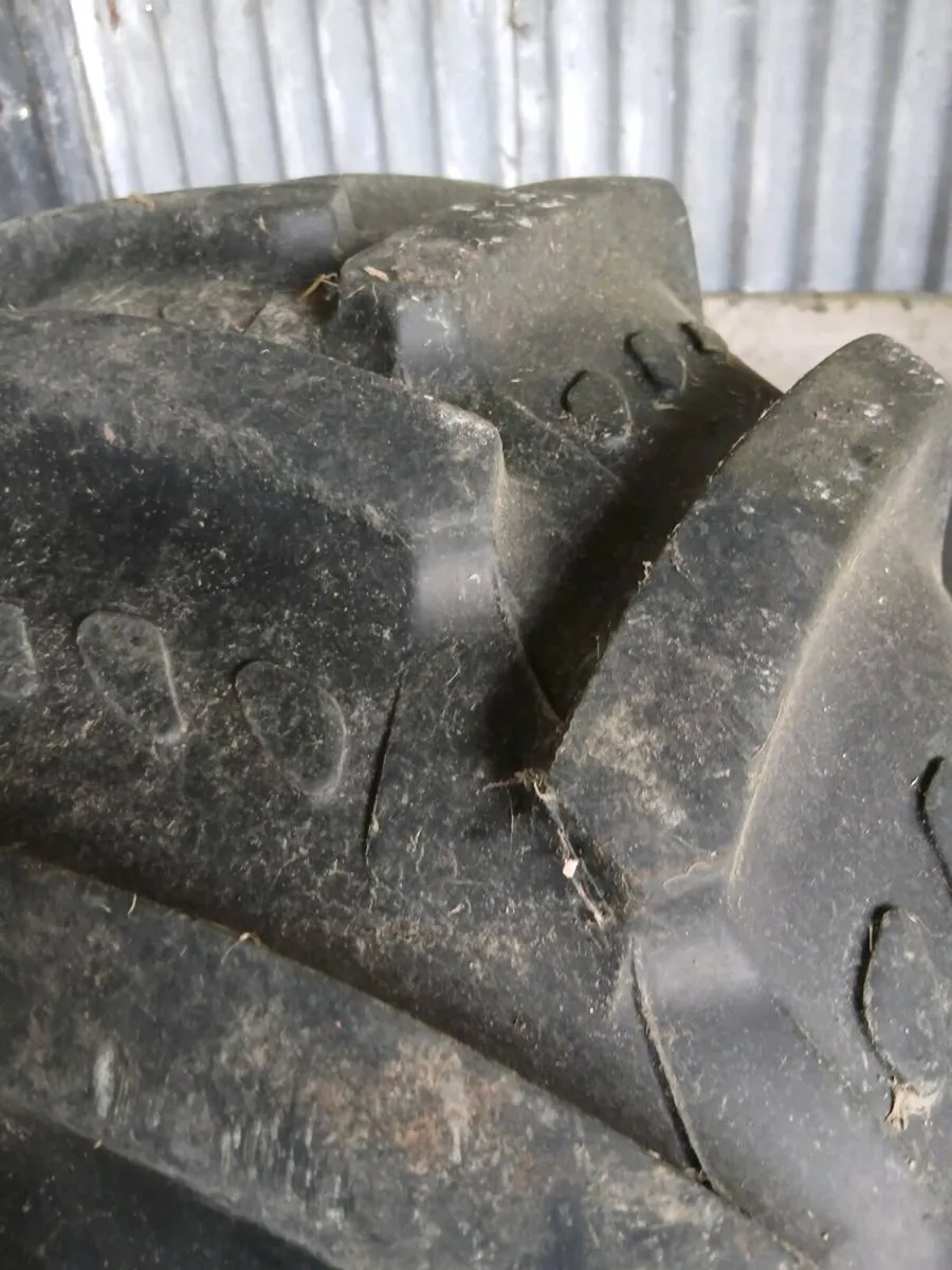 Tractor tyres - Image 1