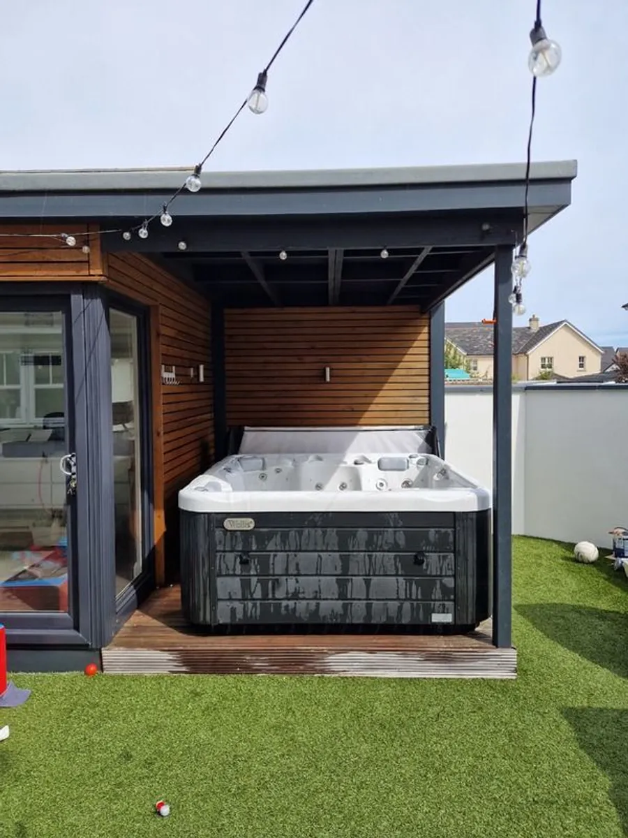 Wellis Pluto 5-Seater Hot Tub - Excellent Condition - EUR4500 - Image 2