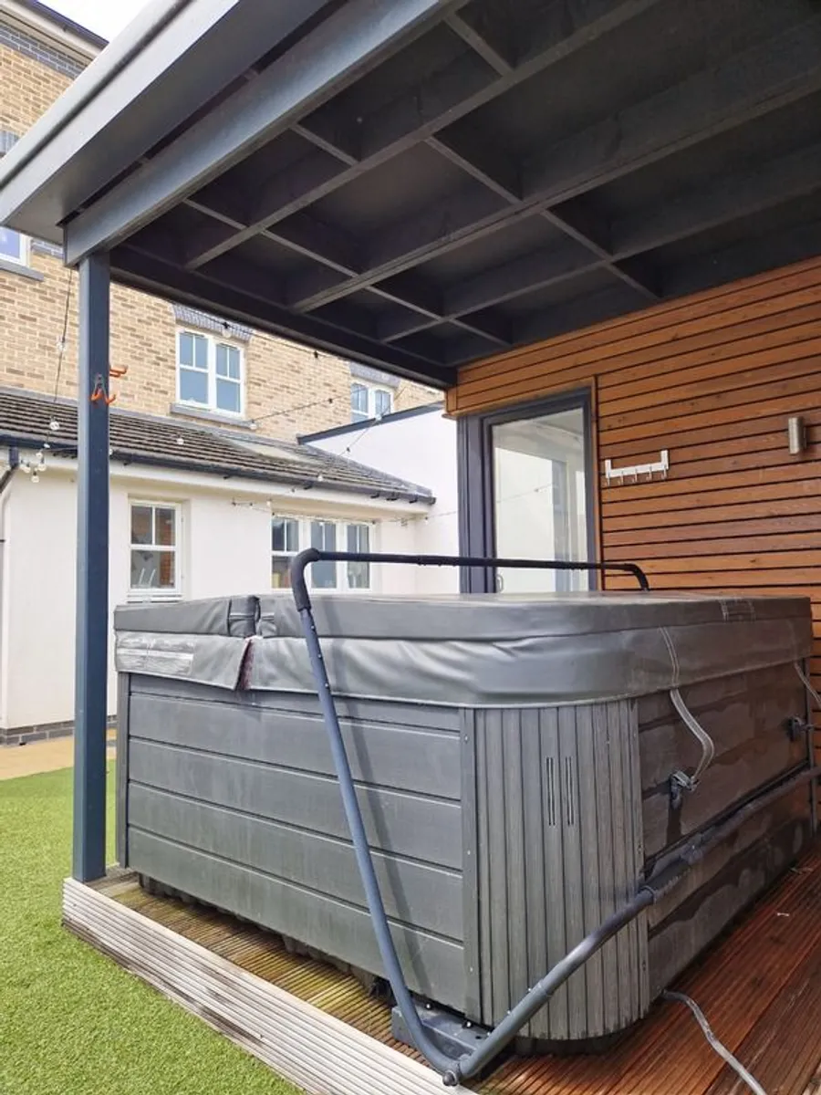 Wellis Pluto 5-Seater Hot Tub - Excellent Condition - EUR4500 - Image 3