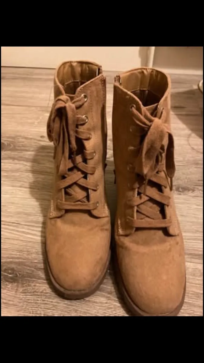 Ladies boots - Image 1