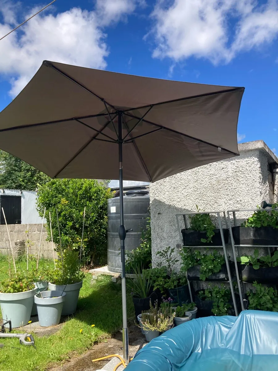 Large Parasol and Heavy Granite Base - Image 1
