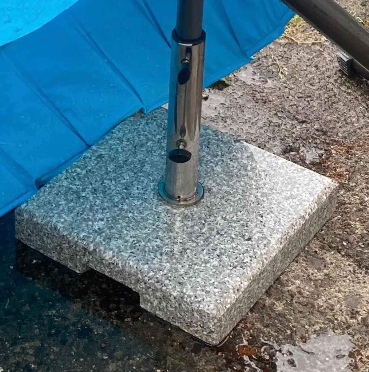 Large Parasol and Heavy Granite Base - Image 3
