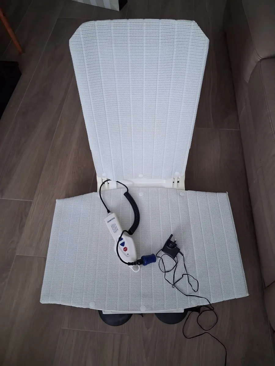 Aquatec BathLift - Image 1