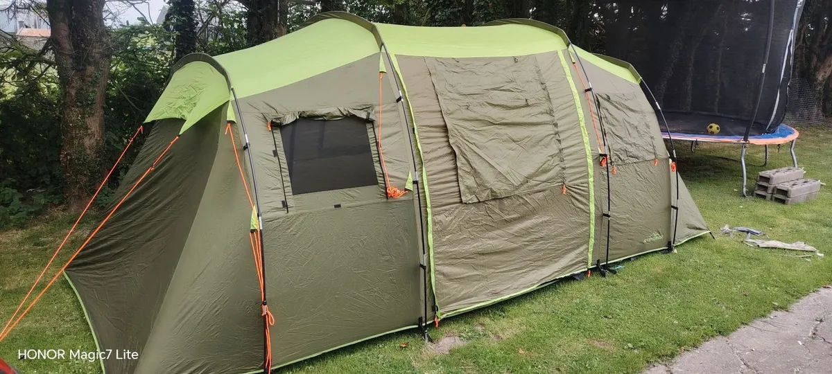 6 man tent - Image 1