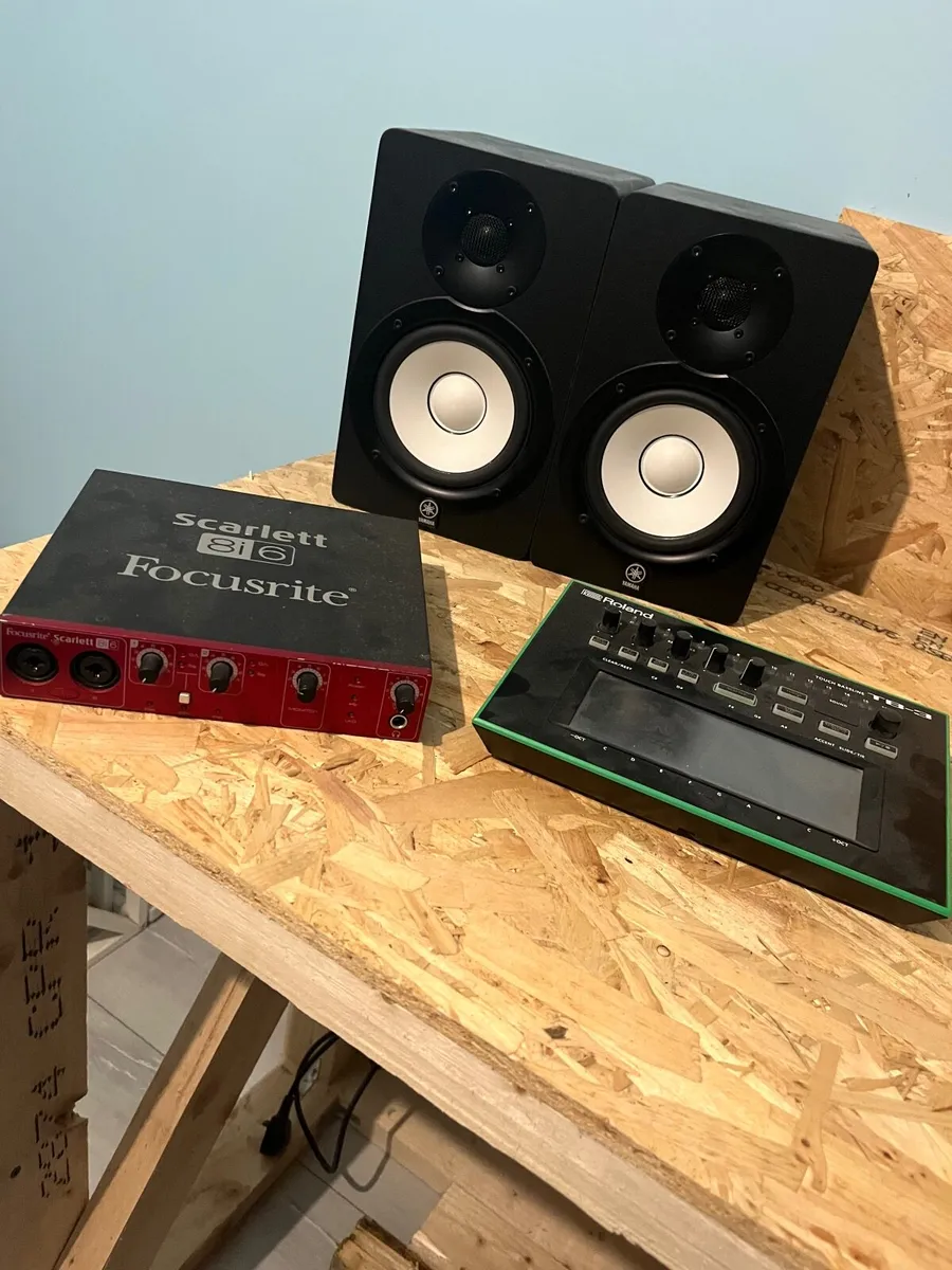 Studio gear. Yamaha hs50m. Roland TB3. Focusrite. - Image 1
