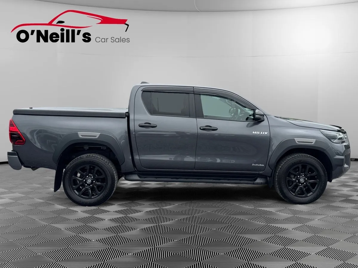 Toyota Hilux 2025 2.8 INVINCIBLE 4DR Auto 252 #412 - Image 4