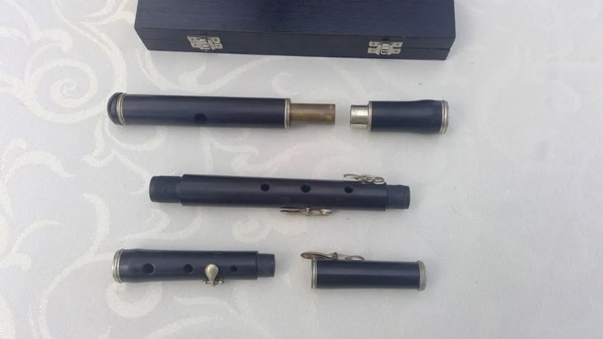 Traditional Ebony Flute - Image 4