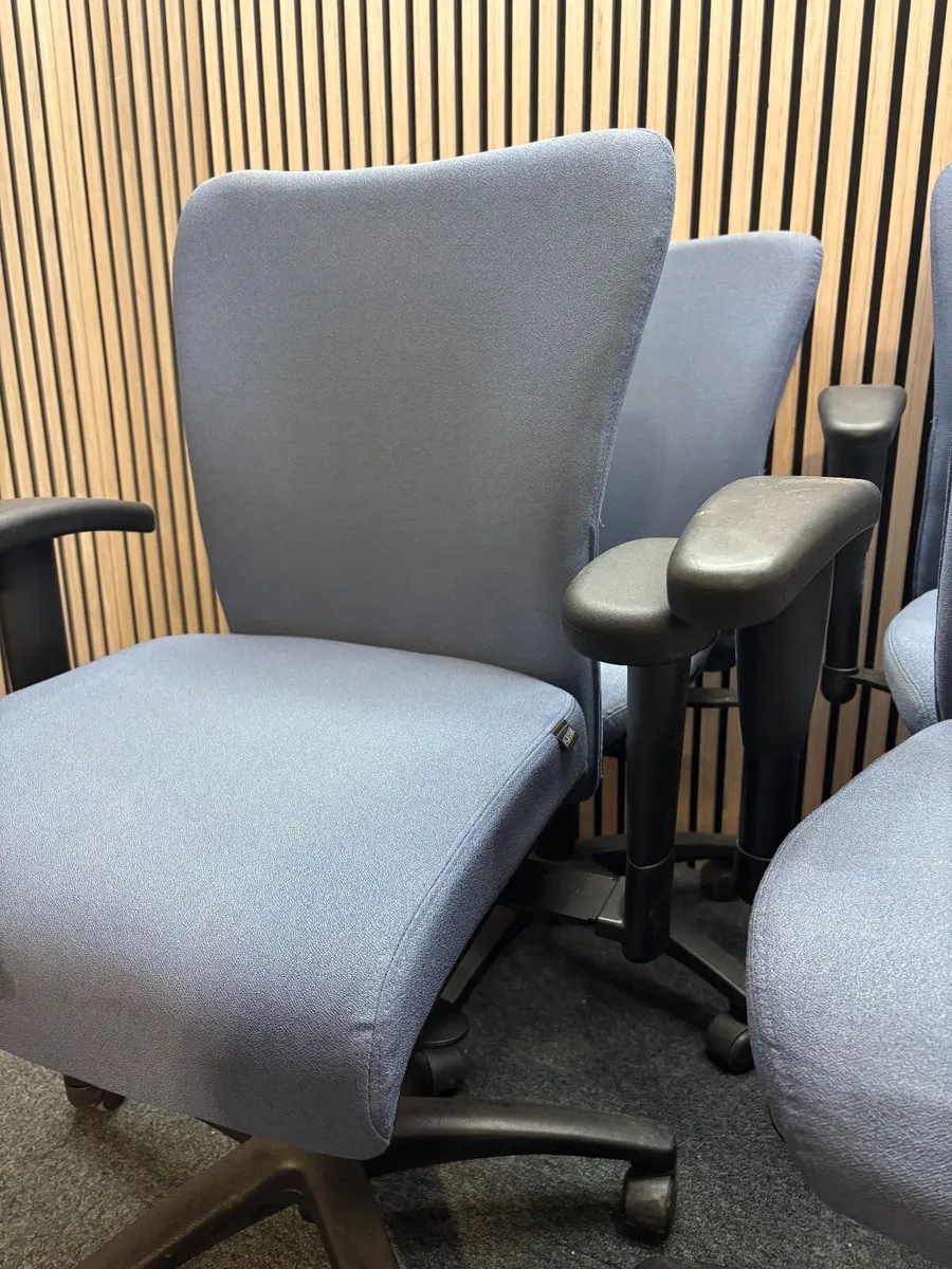 SWIVEL CHAIR BUNDLE DEAL @ CJM 21.7.26 - Image 4
