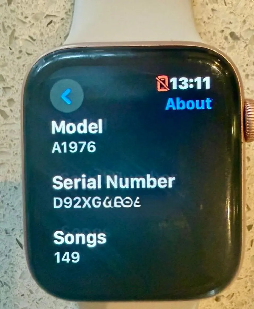 Apple Watch Series 4-44mm-GPS & Cellular Rose Pink gold aluminium - Image 4