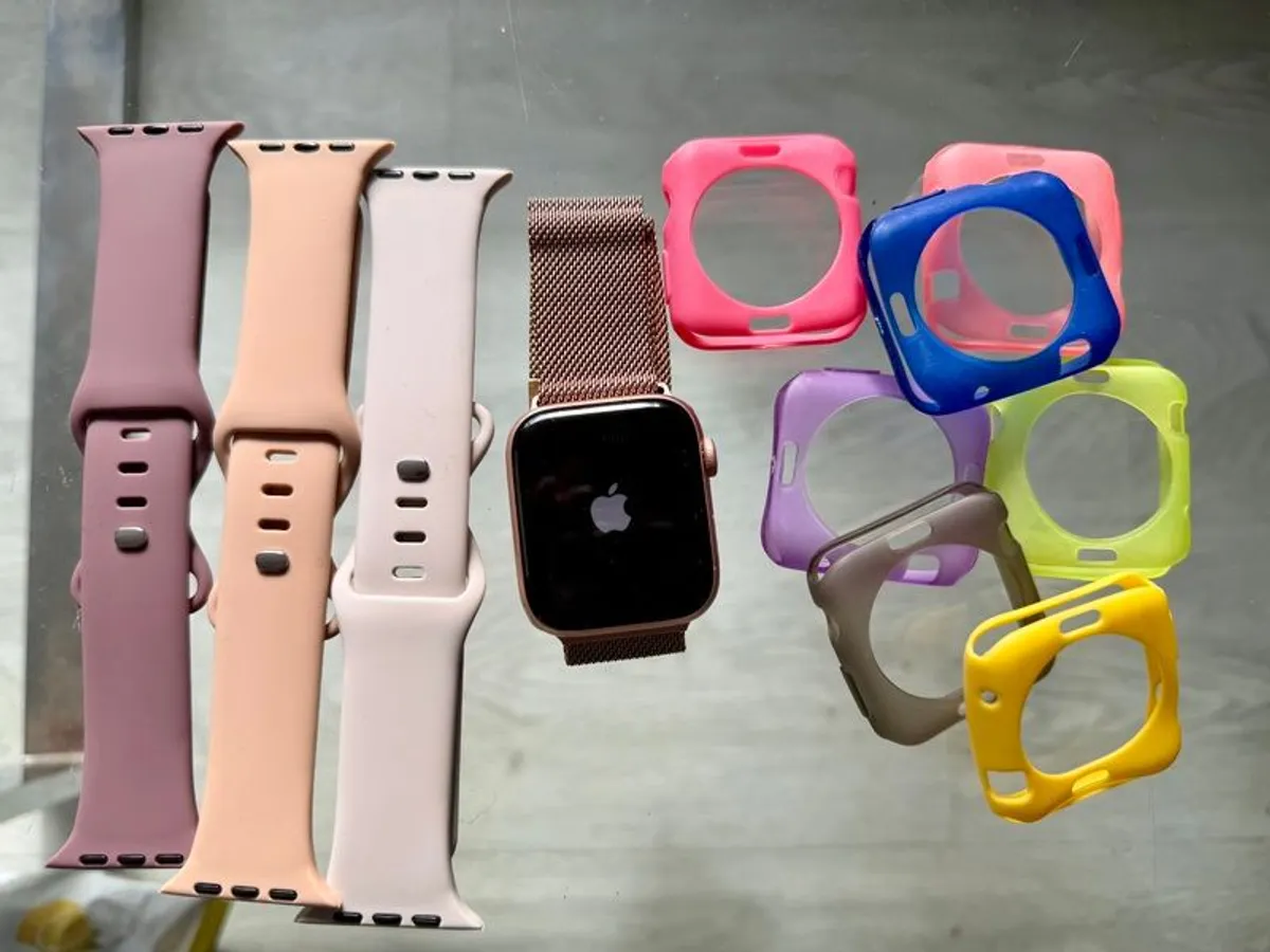 Apple Watch Series 4-44mm-GPS & Cellular Rose Pink gold aluminium - Image 1
