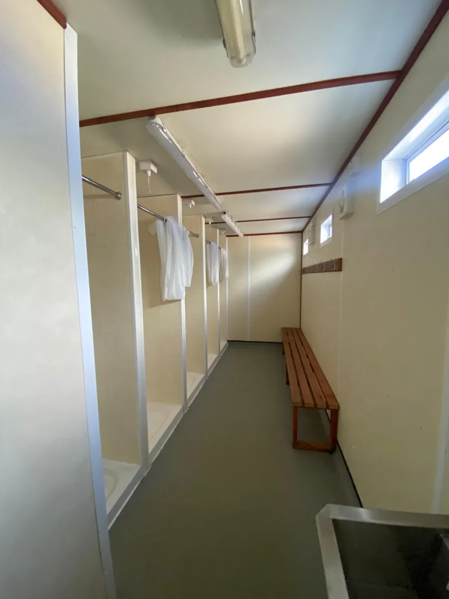 20FT X 8FT 5 CUBICLE ANTI-VANDAL SITE SHOWER - Image 3