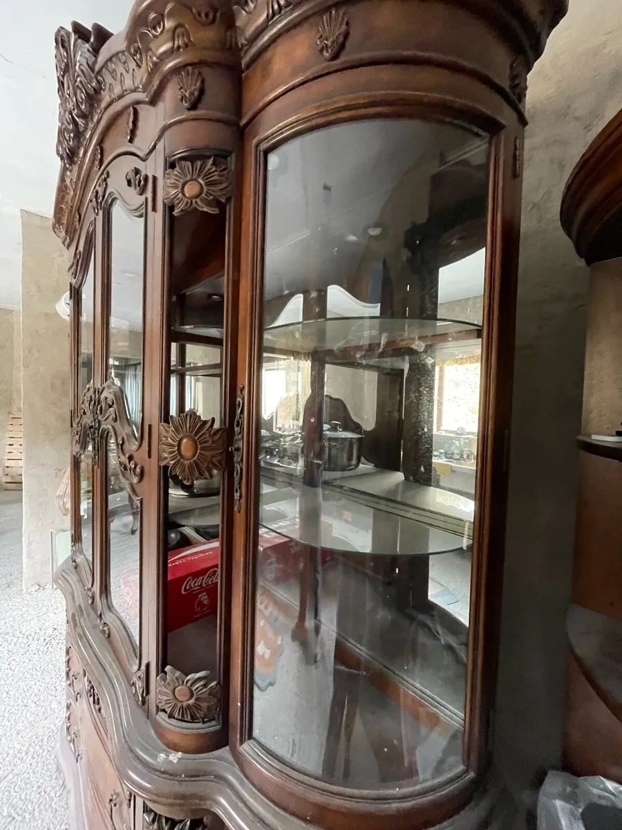 Large buffet with glass shelving - Image 2