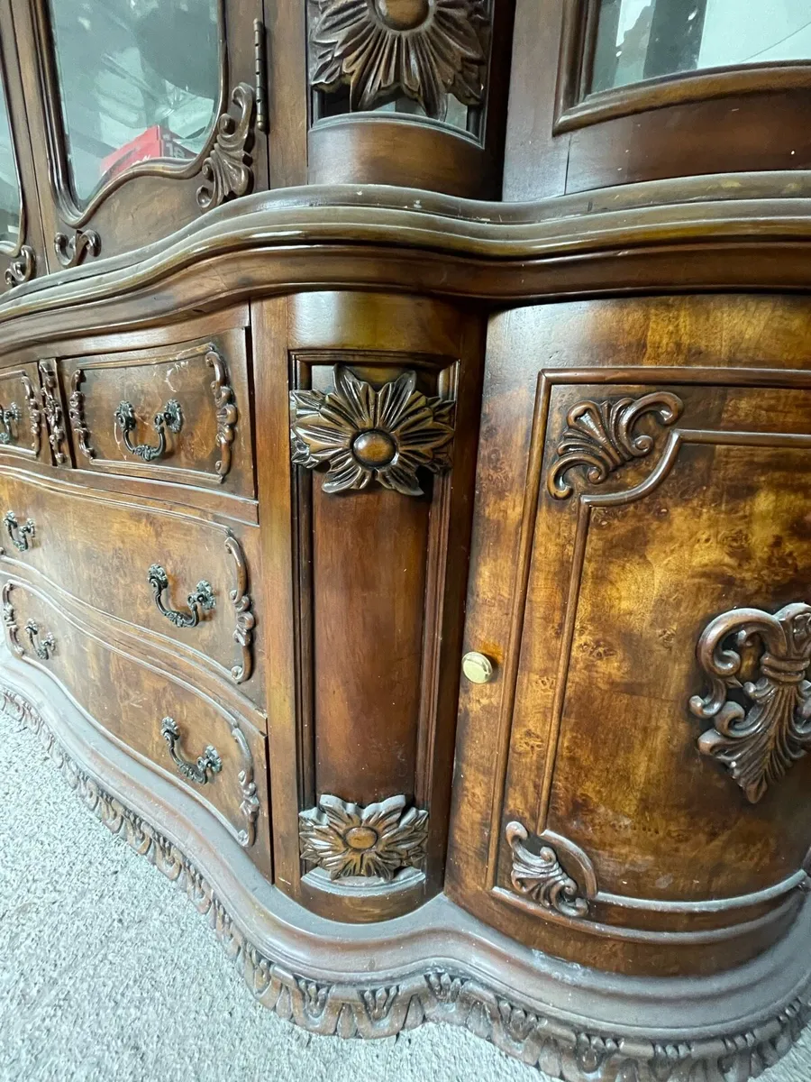 Large buffet with glass shelving - Image 4