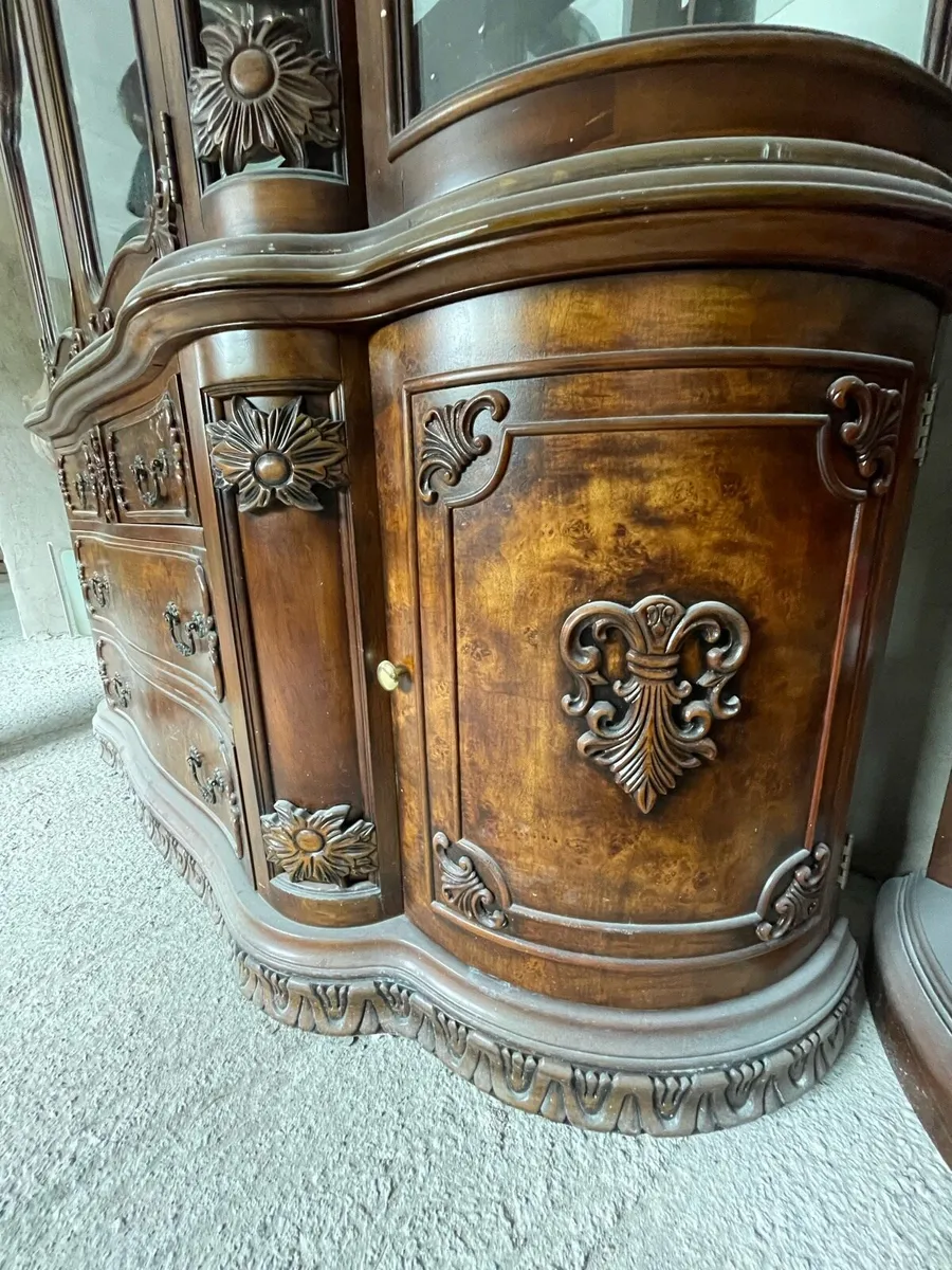 Large buffet with glass shelving - Image 3