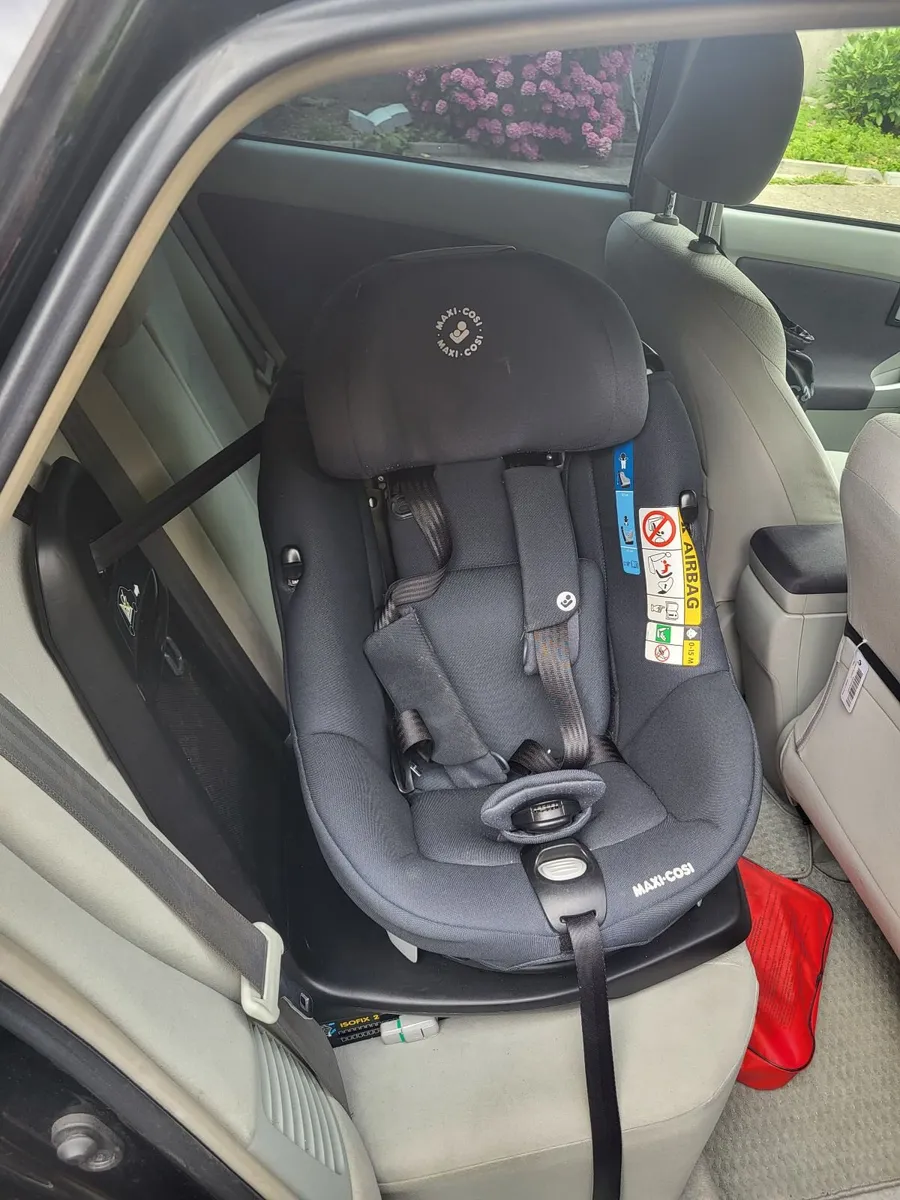 Maxi Cosi Swivel Car seat - Image 2