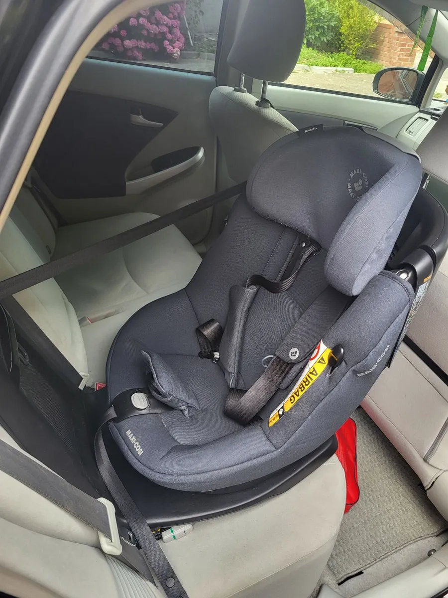 Maxi Cosi Swivel Car seat - Image 3