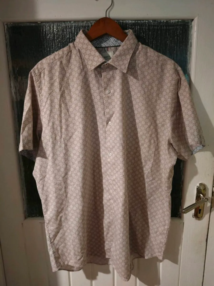 Mens Next Regular fit short sleeve shirt. 
Chest 4 - Image 1